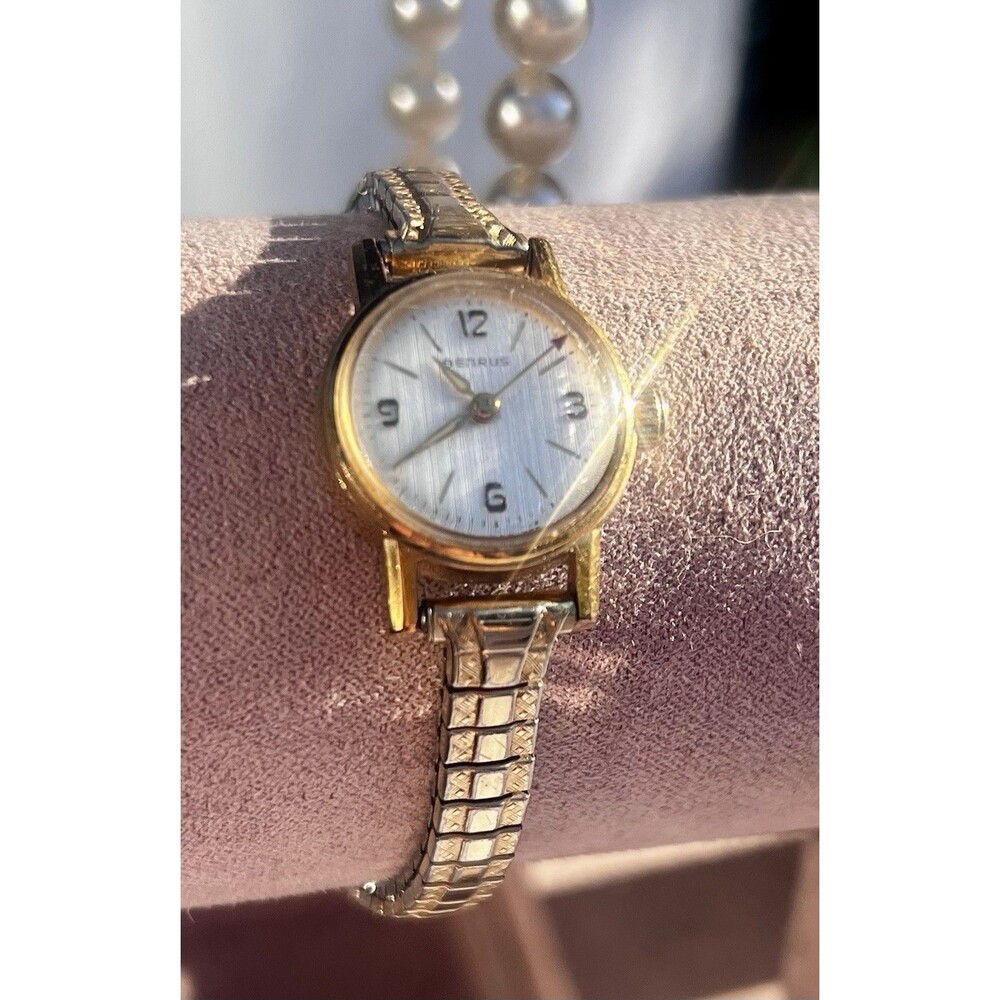 1958 Benrus Ladies Wind Up Watch Speidel Stretch Band Running Gold  Works Great